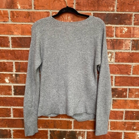 Offline Womens Small Gray Front Twist Ribbed Knit Sweater - Picture 4 of 9